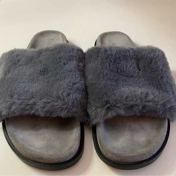 M. Gemi Aurora Gray Faux Fur Sandals - Picture 4 of 4